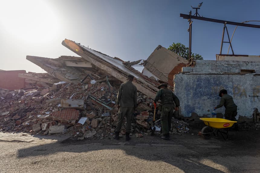 Actualizan a 4930 las víctimas mortales de los terremotos del 24 de junio en Venezuela