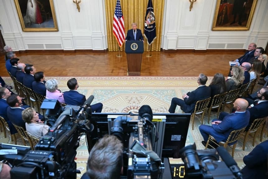 El presidente Donald Trump se dirige a la nación desde el Salón Este de la Casa Blanca en Washington, D.C., el 16 de julio de 2026. (Saul Loeb/POOL/AFP vía Getty Images)