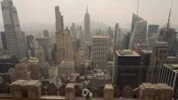 Trump advierte subir aranceles a Canadá por el humo "peligroso" de los incendios forestales