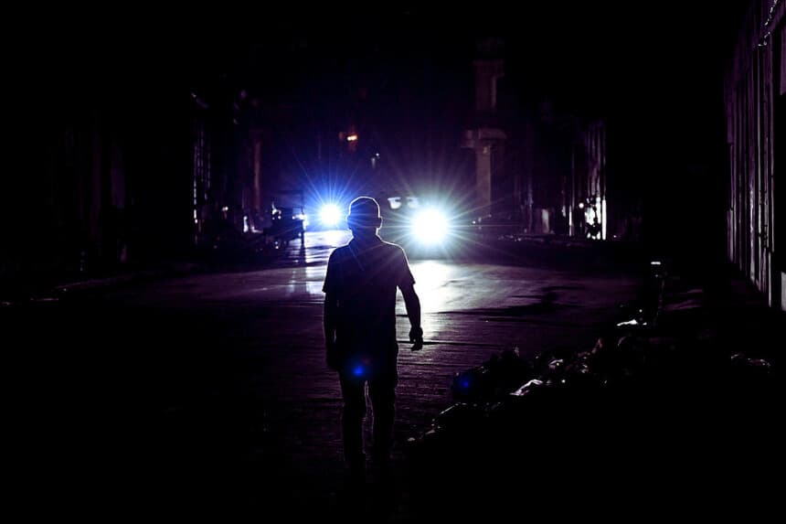 Crisis energética dejará sin luz al 66 % de Cuba este lunes