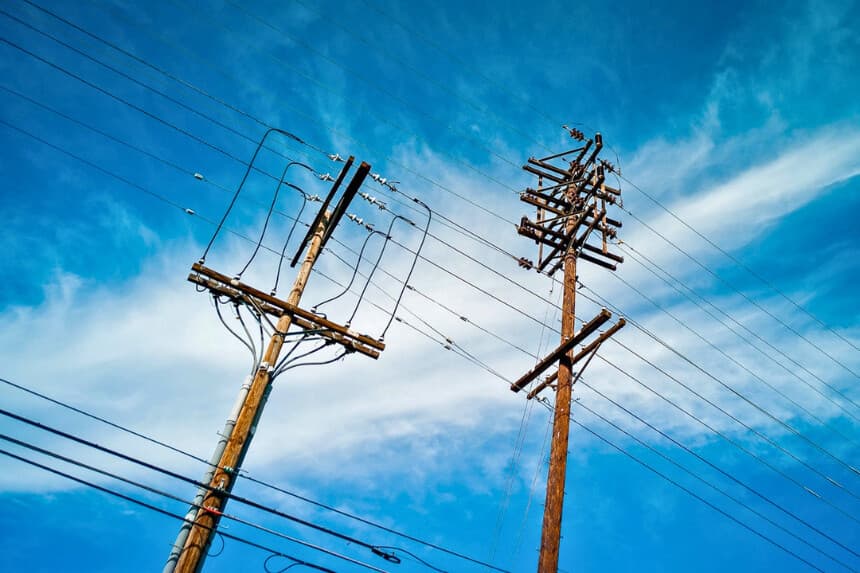 Líneas eléctricas en Los Ángeles el 2 de febrero de 2017. (John Fredricks/The Epoch Times).