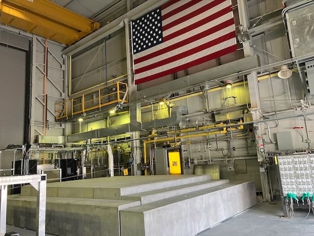 El Mark-0 de Antares Nuclear se convirtió el 4 de junio de 2026 en el primer reactor nuevo de Estados Unidos en obtener la certificación de operatividad en casi 56 años, en el Laboratorio Nacional de Idaho, donde se encuentra ubicado bajo 11 losas de concreto que, en conjunto, pesan más de 200 toneladas, en una bóveda de 26 pies por 26 pies. (John Haughey/The Epoch Times)