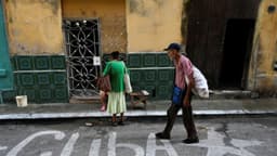 Cerca de 250,000 cubanos se fueron del país en 2025: Oficina de estadísticas de Cuba