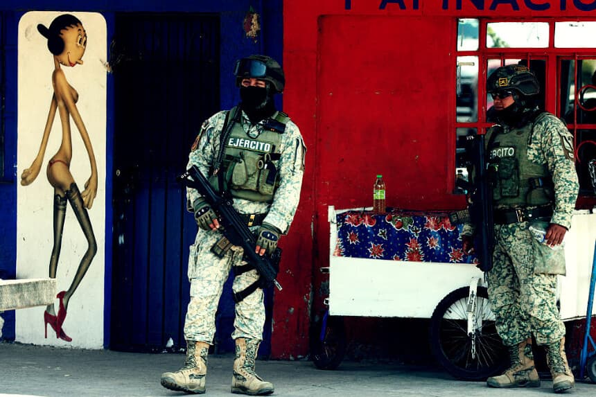 Miembros del Ejército mexicano en Guadalajara, en el estado de Jalisco, el 1 de marzo de 2026. (ULISES RUIZ / AFP vía Getty Images)