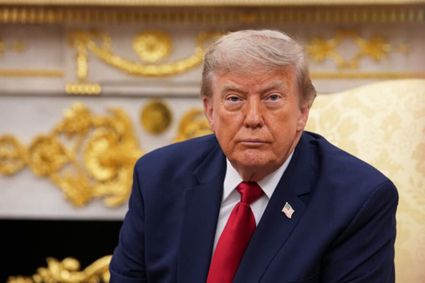 El presidente Donald Trump durante una reunión con el primer ministro iraquí, Ali al-Zaidi, en el Despacho Oval de la Casa Blanca, en Washington, el 14 de julio de 2026. Zaidi visitó EE. UU. para dialogar sobre inversiones estadounidenses en Irak. (Andrew Harnik/Getty Images).