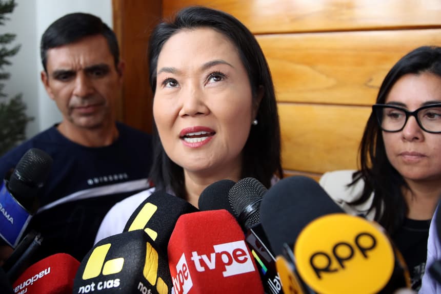 Tras visitar el sitio del incendio con diez víctimas, Fujimori viajará a la región afectada por el sismo