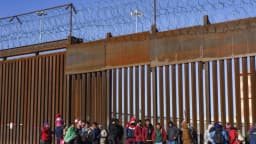 DOJ demanda a Colorado por ofrecer matrícula de residentes a inmigrantes ilegales