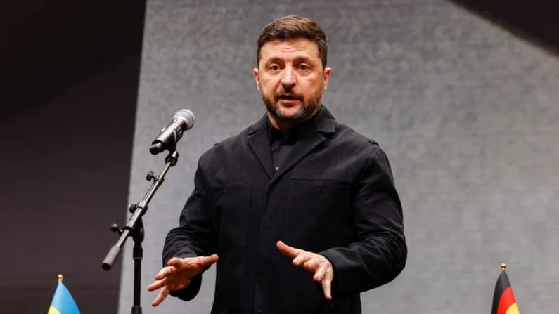 Ucrania ataca una fortaleza naval rusa en el Mar Negro, dice Zelenski