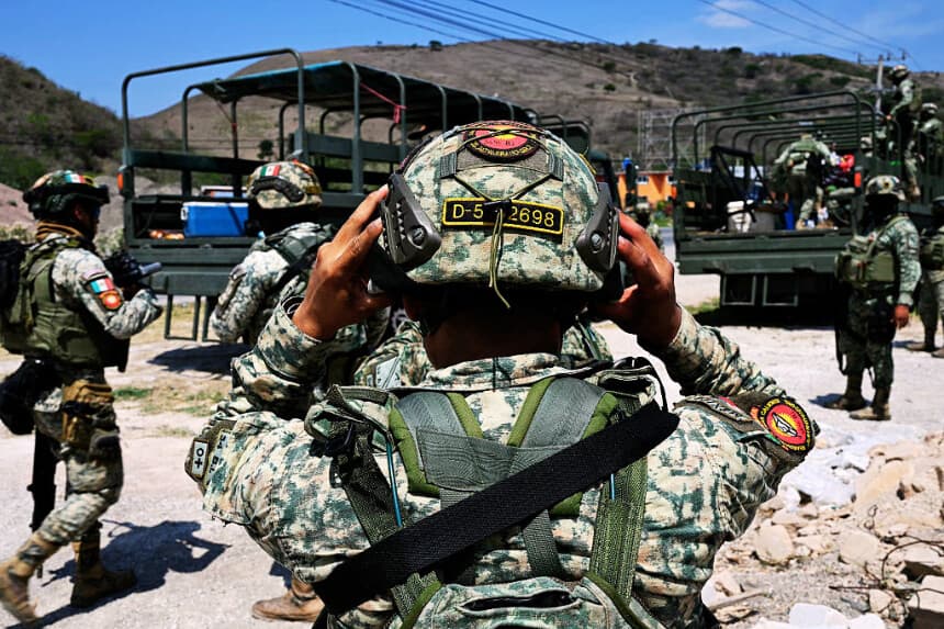 Investigan presunto coche bomba tras la muerte de dos elementos de la Guardia Nacional