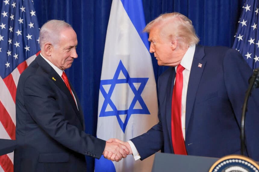 El presidente de Estados Unidos, Donald Trump, y el primer ministro israelí, Benjamin Netanyahu, ofrecen una conferencia de prensa tras reunirse en el complejo turístico Mar-a-Lago, propiedad de Trump, en Palm Beach, Florida, el 29 de diciembre de 2025. (Jonathan Ernst/Reuters)