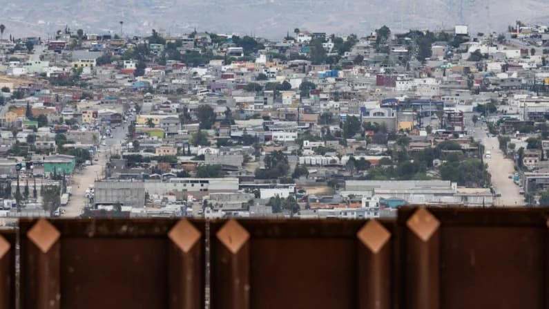 Mujer de Texas se declara culpable de contrabandear niños por la frontera