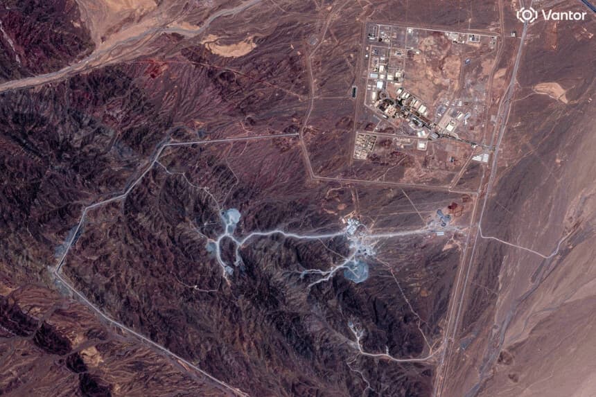 Una vista satelital muestra una visión general de la instalación nuclear de Natanz y de Pickaxe Mountain, cerca de Natanz, Irán, 30 de junio de 2026. (Vantor/Folleto vía Reuters).
