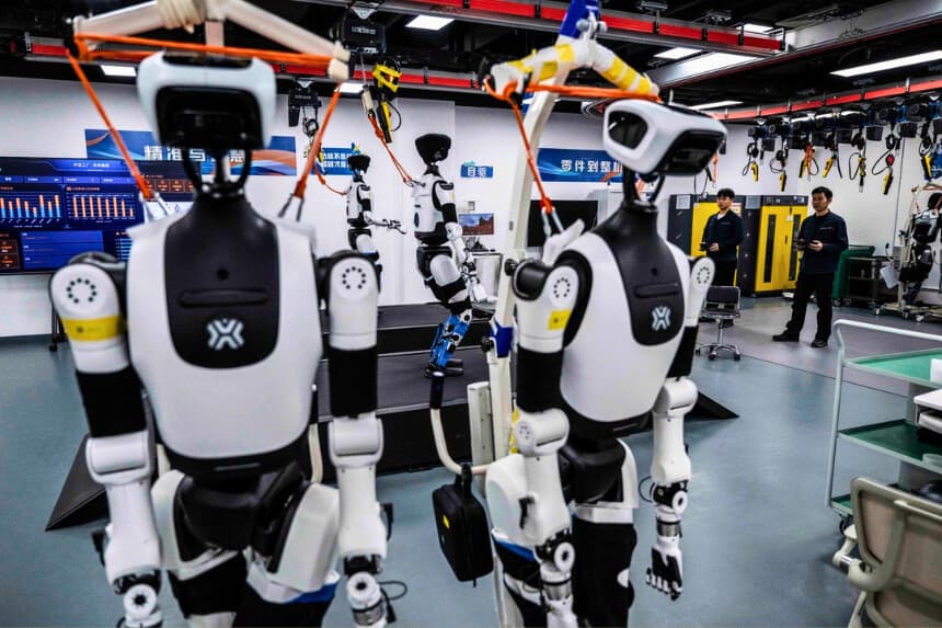 FCC prohíbe robots humanoides extranjeros e inversores de corriente ante preocupaciones sobre China