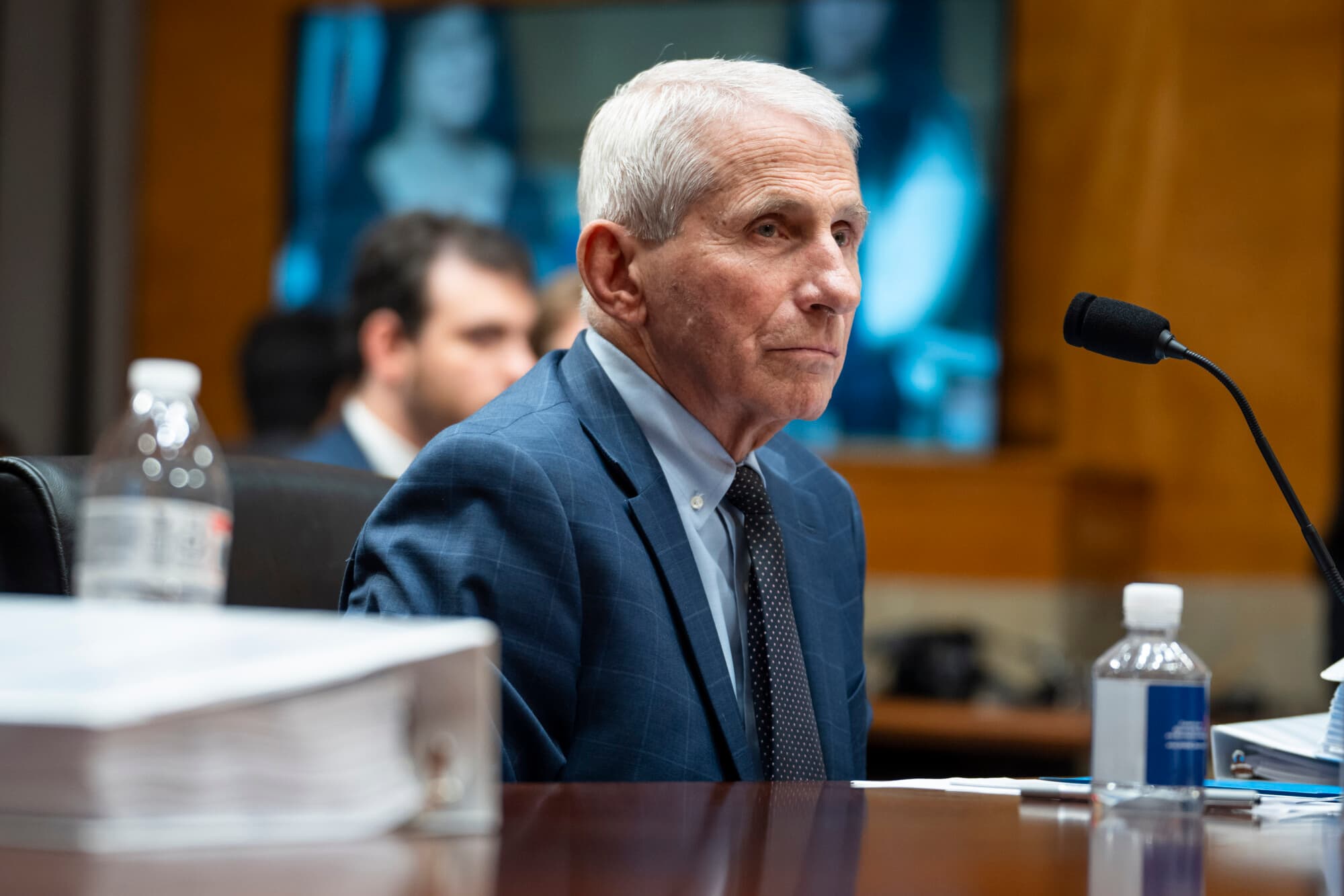 El Dr. Anthony Fauci, exdirector del Instituto Nacional de Alergias y Enfermedades Infecciosas de los Institutos Nacionales de Salud, testifica ante el Comité de Seguridad Nacional y Asuntos Gubernamentales del Senado en Washington el 29 de julio de 2026. (Madalina Kilroy/The Epoch Times).