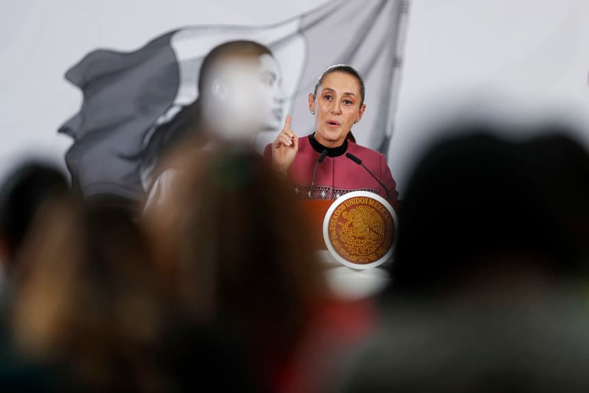 México ordena cerrar escuelas militarizadas antes del regreso a clases por muerte de una alumna