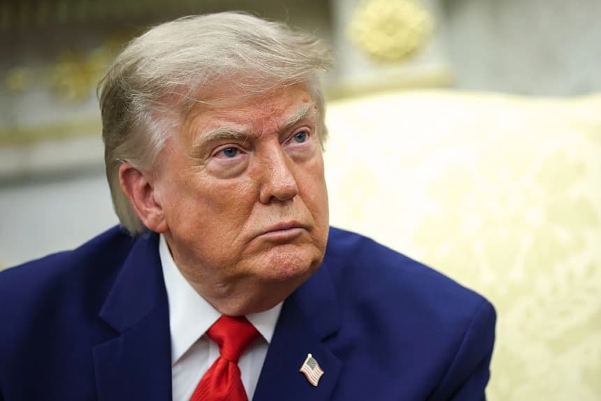 El presidente Donald Trump escucha la pregunta de un reportero mientras mantiene una reunión bilateral con el presidente del Líbano, Joseph Aoun, en el Despacho Oval de la Casa Blanca el 21 de julio de 2026. (Kevin Dietsch/Getty Images)