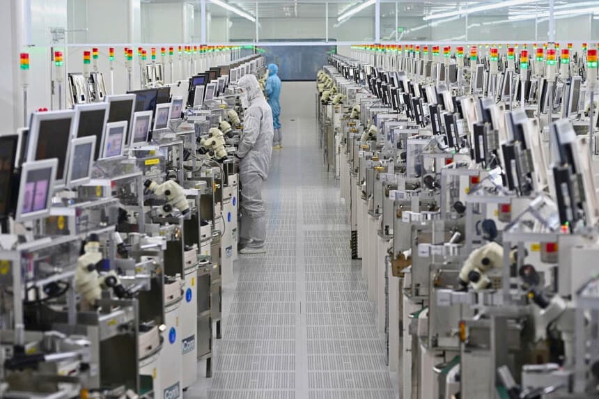 Senadores presionan a Apple para que descarte el uso de memoria fabricada por empresas militares chinas