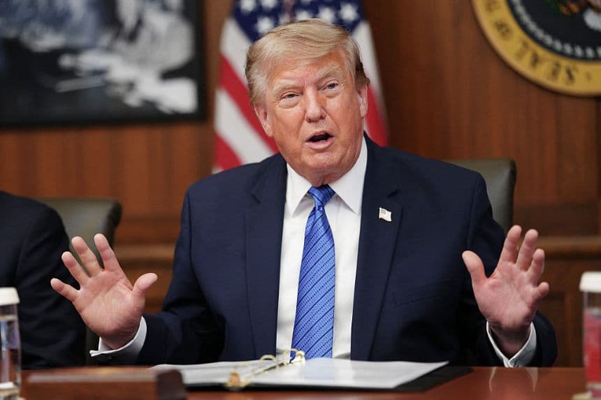 Trump firma orden que impone precio mínimo y aranceles al polisilicio que contrarresta China