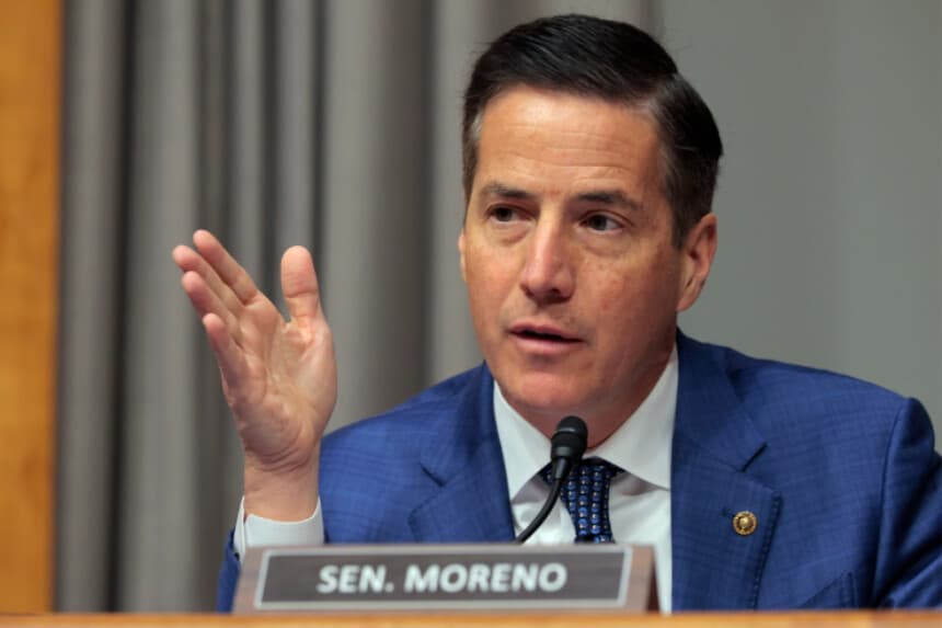 Senador pide revisión de seguridad nacional por planta solar china cerca de base militar en Ohio