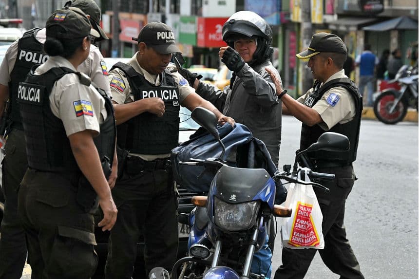Noboa anuncia el despliegue de 4000 policías y militares en Quito para combatir el crimen