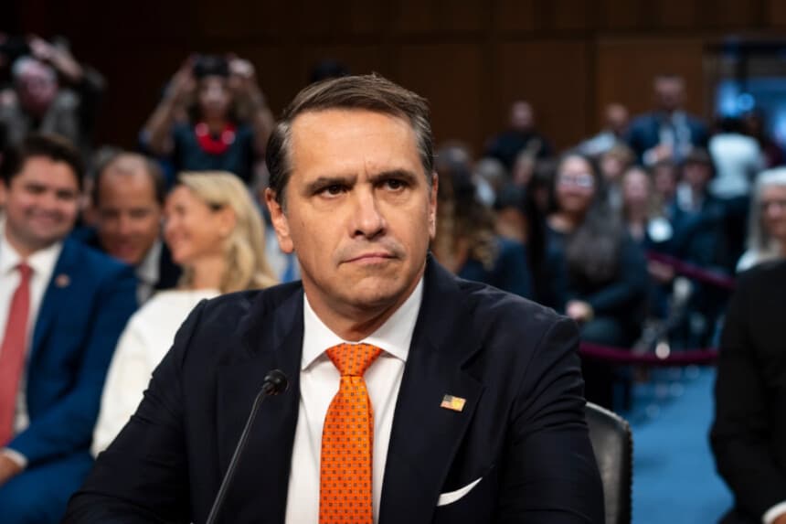 Todd Blanche, el fiscal general interino nominado para dirigir el Departamento de Justicia, llega para testificar en su audiencia de confirmación en el Capitolio el 15 de julio de 2026. (Madalina Kilroy/The Epoch Times).