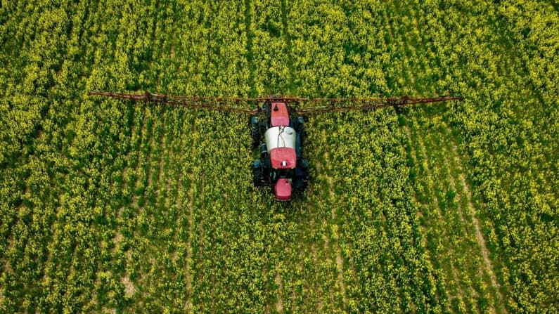 Estudio vincula el contacto con pesticidas en el trabajo con un mayor riesgo de ELA
