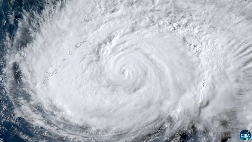 Una imagen satelital muestra al tifón Dolphin acercándose a Okinawa, en Japón, el 6 de agosto de 2026. (CSU/CIRA y JMA/JAXA/Imagen cedida a través de Reuters)