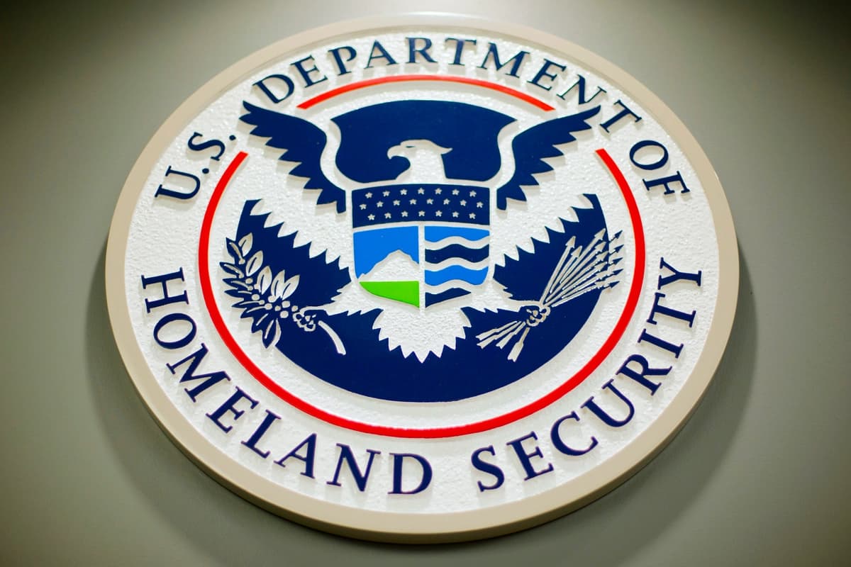 Mujer canadiense culpable de agredir a una adolescente pro Trump será deportada, reporta DHS
