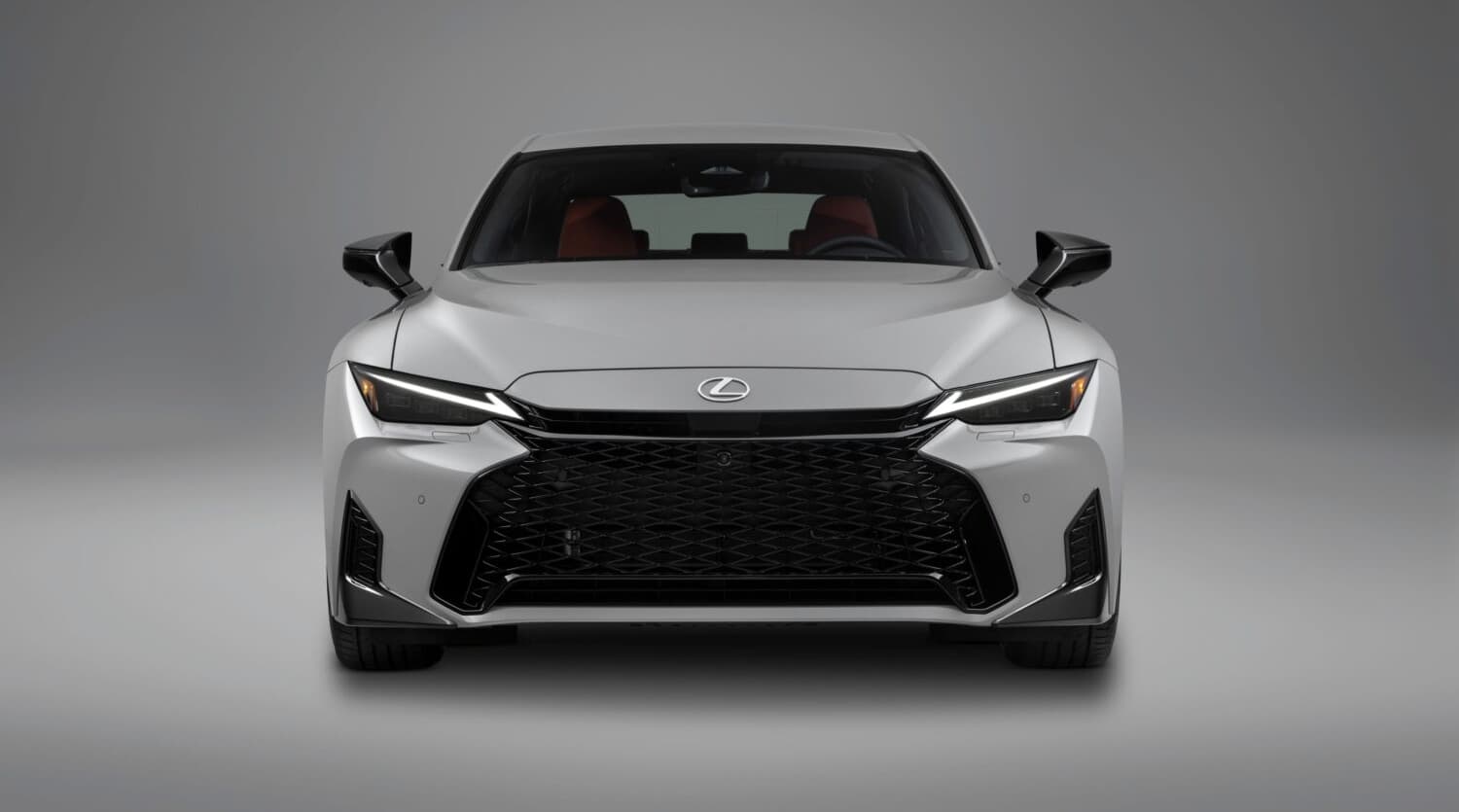 Lexus IS 350 F-Sport, esquivando la modernidad, rindiendo culto a la tradición