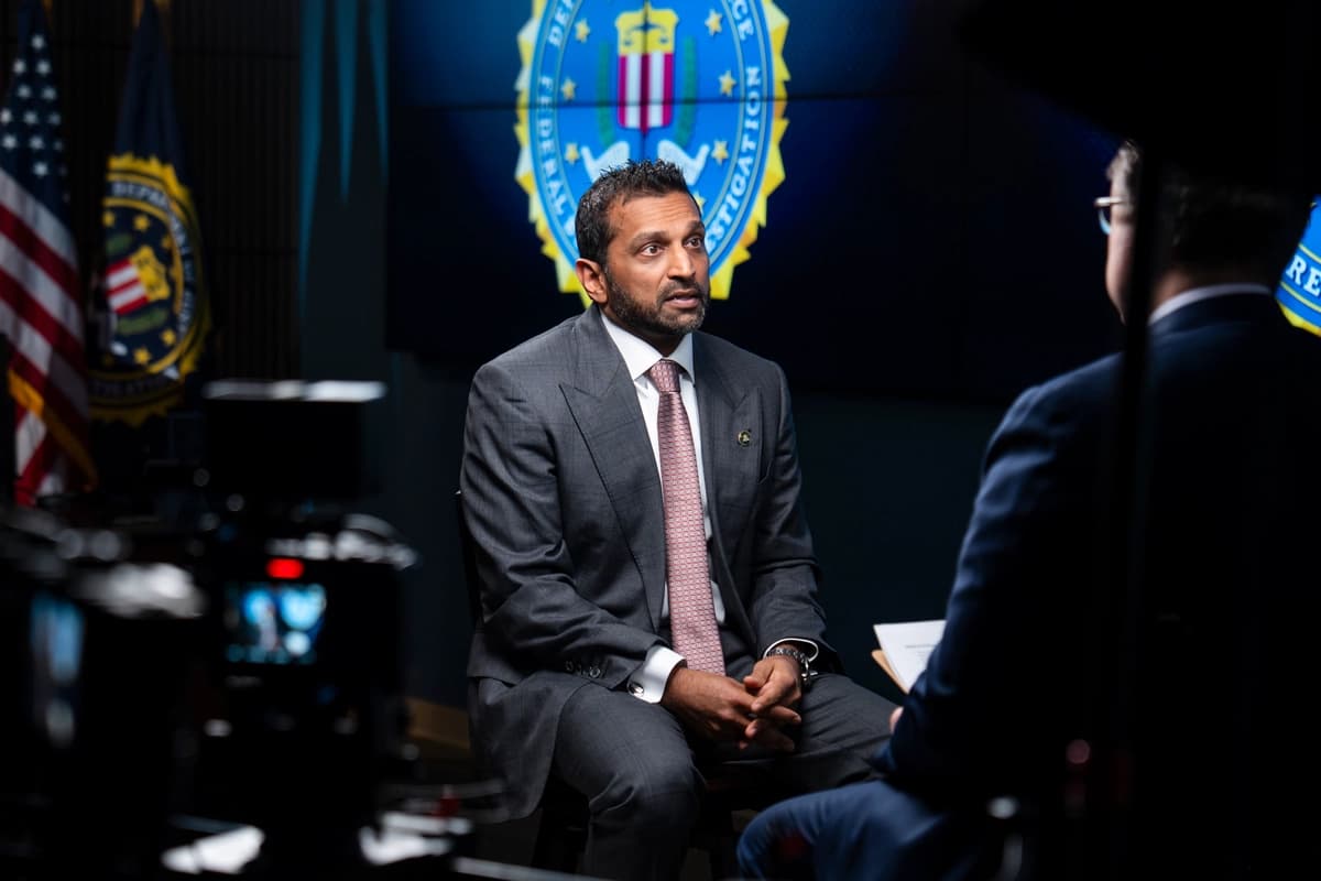 El director del FBI, Kash Patel, habla durante una entrevista en la sede del FBI en Washington el 4 de agosto de 2026. (Madalina Kilroy/The Epoch Times)