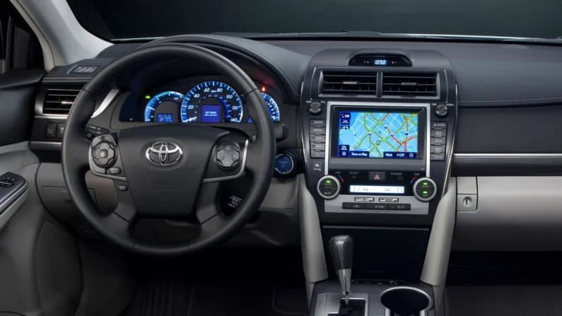 Toyota retira 500,000 vehículos debido a fallas en pantallas que ocultarían avisos de seguridad