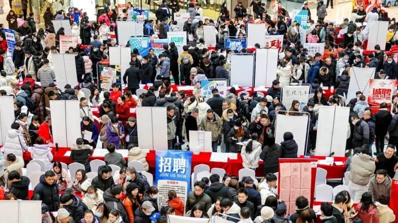 China endurece la seguridad social y pone a las empresas en dificultades