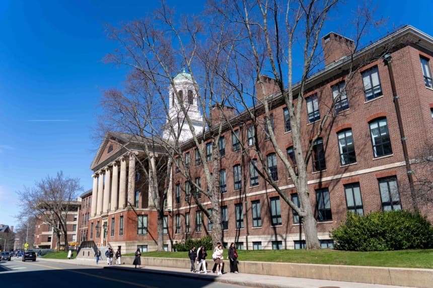 Congresistas de EE. UU. detallan los vínculos de Harvard con entidades chinas en un nuevo informe