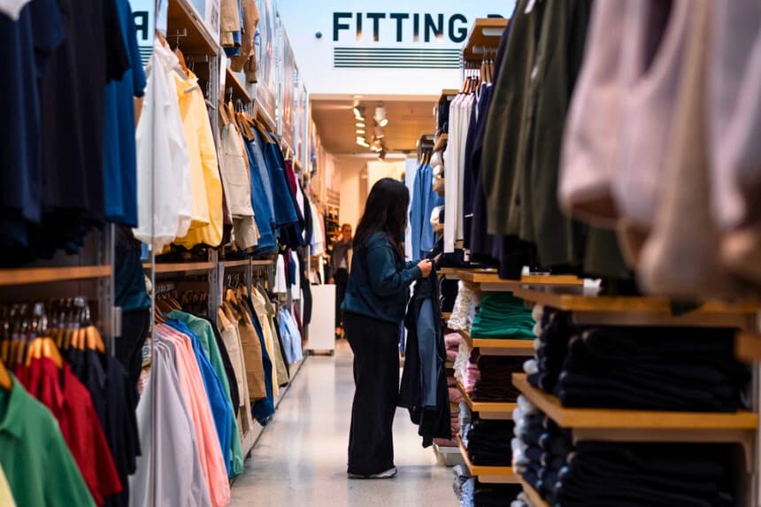 Los compradores cierran sus billeteras en julio mientras las ventas minoristas de EE. UU. caen inesperadamente