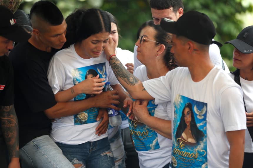 Entre los escombros quedó el último gesto de Yenci: Proteger a sus hijos del sismo