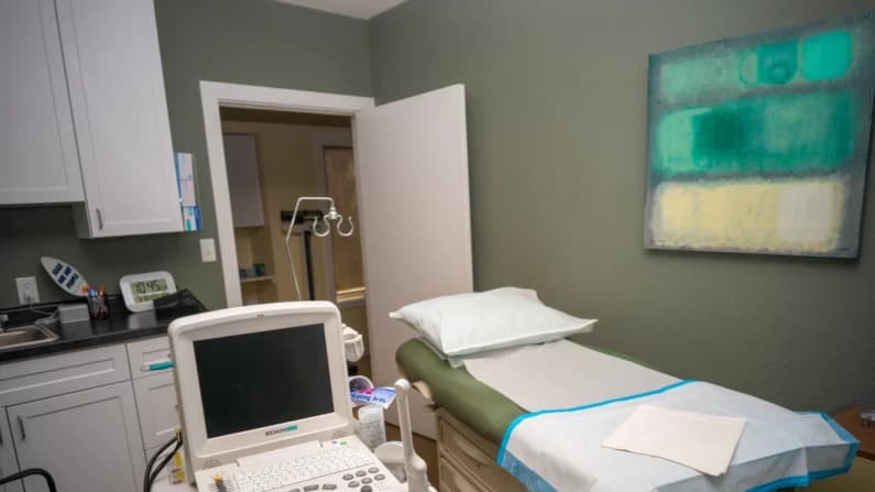 Juez ordena flexibilizar la prohibición del aborto en un estado de EE. UU.