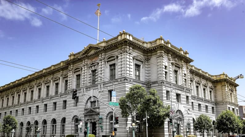 Administración de Trump podría investigar a proveedores de "afirmación de género"