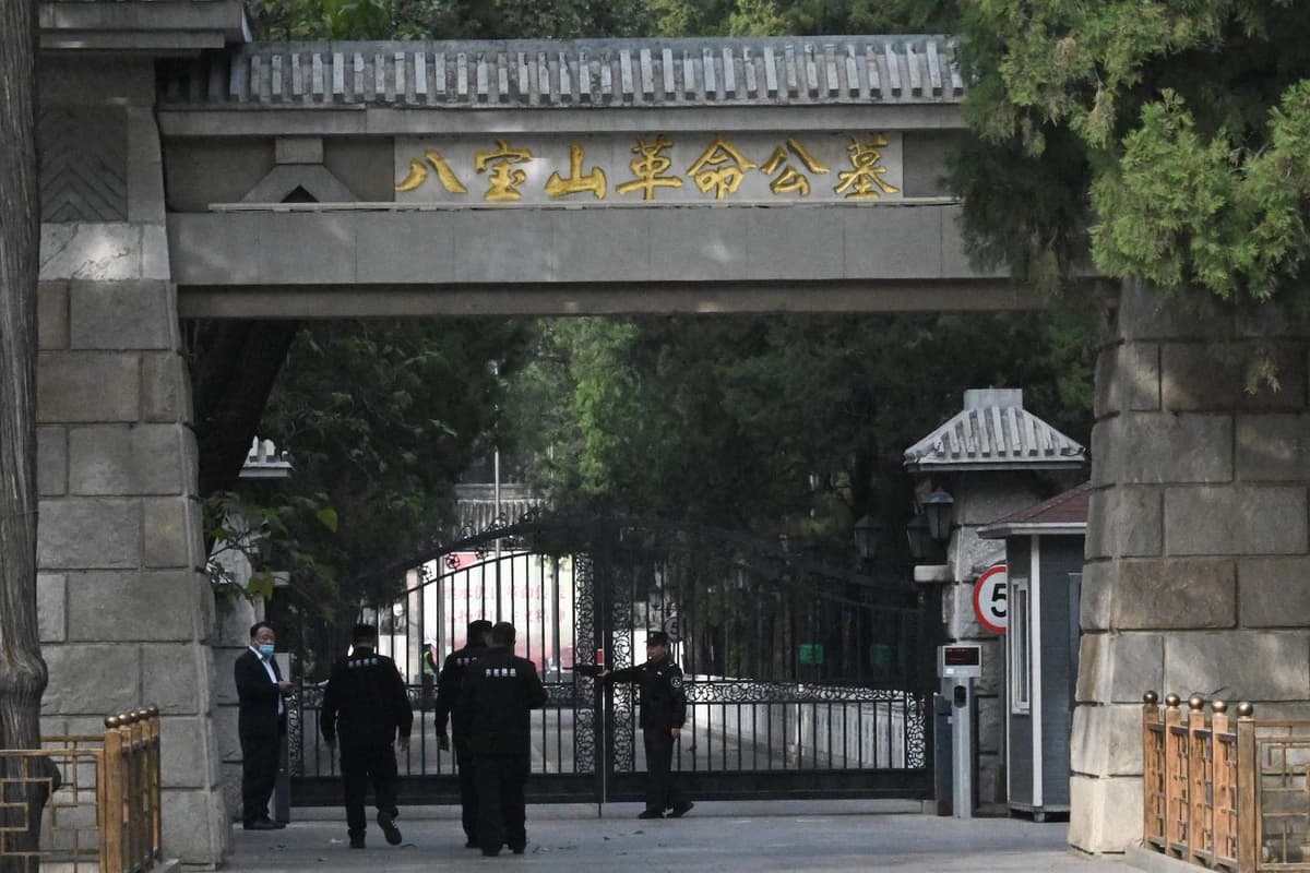 Beijing refuerza la seguridad tras la cremación del ex primer ministro Zhu Rongji