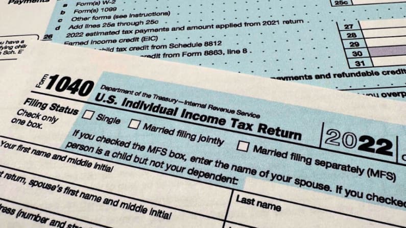 IRS propone normas para impedir que inmigrantes ilegales obtengan créditos tributarios reembolsables