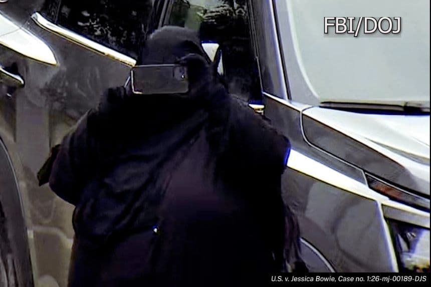 Acusan a mujer de participar en complot inspirado en ISIS para bombardear el Capitolio del estado de NY