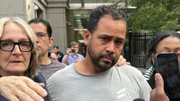 Un operador de un barco turístico sin licencia acusado de dos muertes, resultó ser inmigrante ilegal