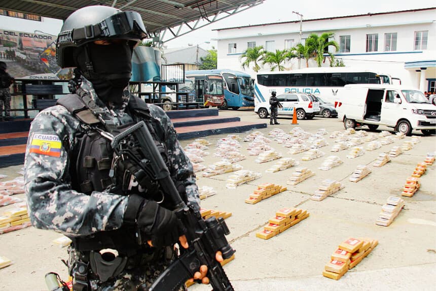 Ecuador decomisa más de una tonelada de cocaína que tenía como destino México