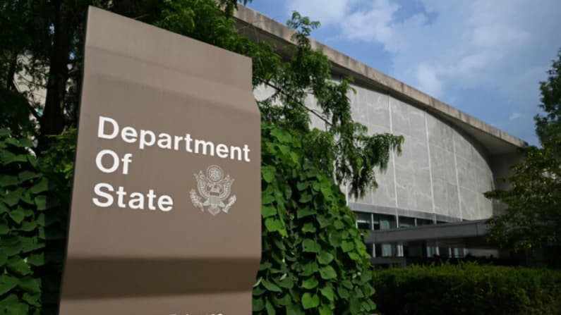 Departamento de Estado planea revocar visas de los visitantes que solicitan asilo en Estados Unidos