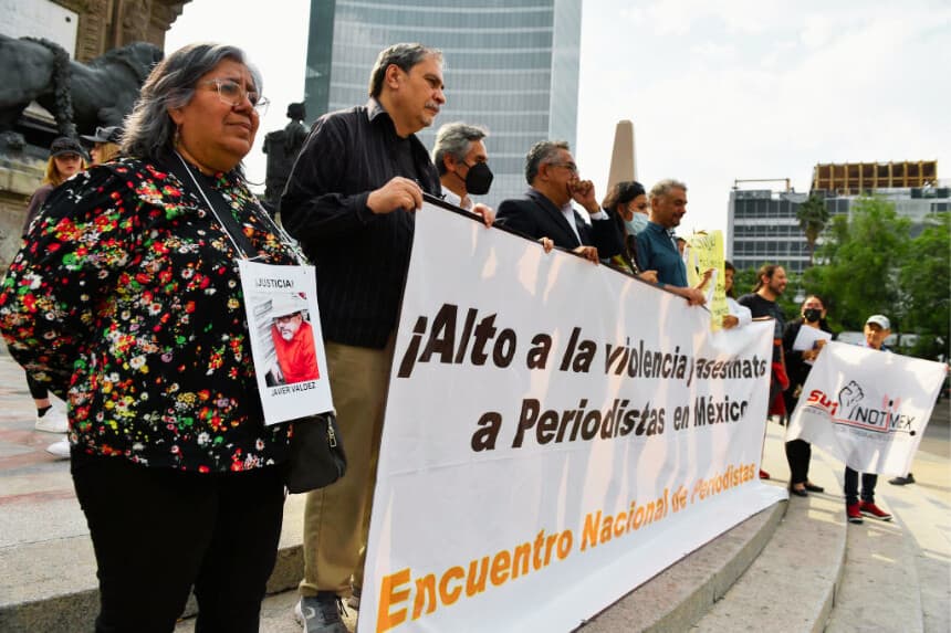 Localizan con vida a reportero mexicano desaparecido tras un ataque armado