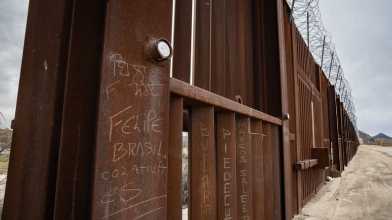 EE. UU. retoma construcción del muro fronterizo de casi 100 km entre México y Arizona