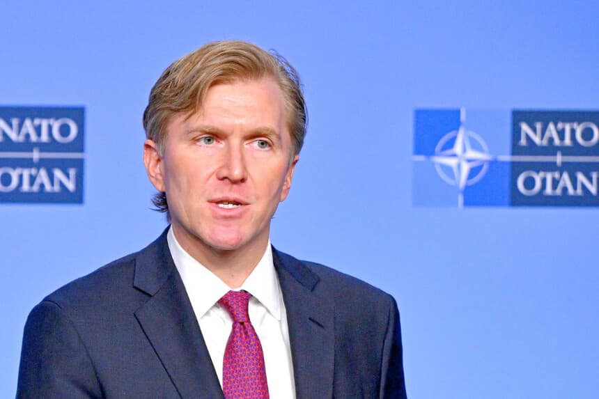 Subsecretario de Guerra de EE. UU. se reúne con aliados de la OTAN por revisión de postura europea