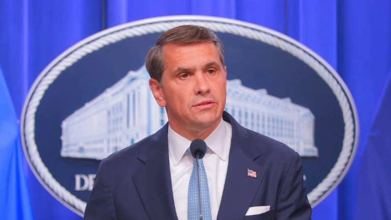 DOJ demanda a 4 estados por ofrecer matrícula estatal a inmigrantes ilegales