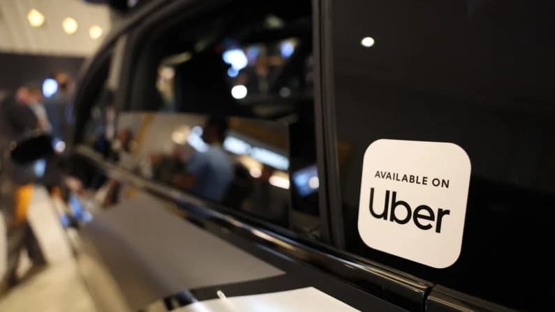 Uber lanza video en vivo para que padres vean en tiempo real los viajes de sus hijos adolescentes