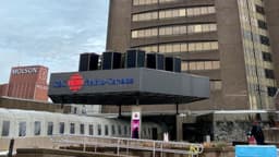Director del FBI critica decisión editorial de CBC de no llamar terroristas a los ataques del 11-S