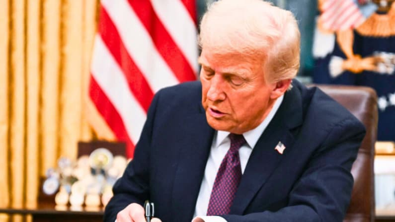 Jueza se niega a suspender la nueva orden de Trump que restringe la ciudadanía por nacimiento
